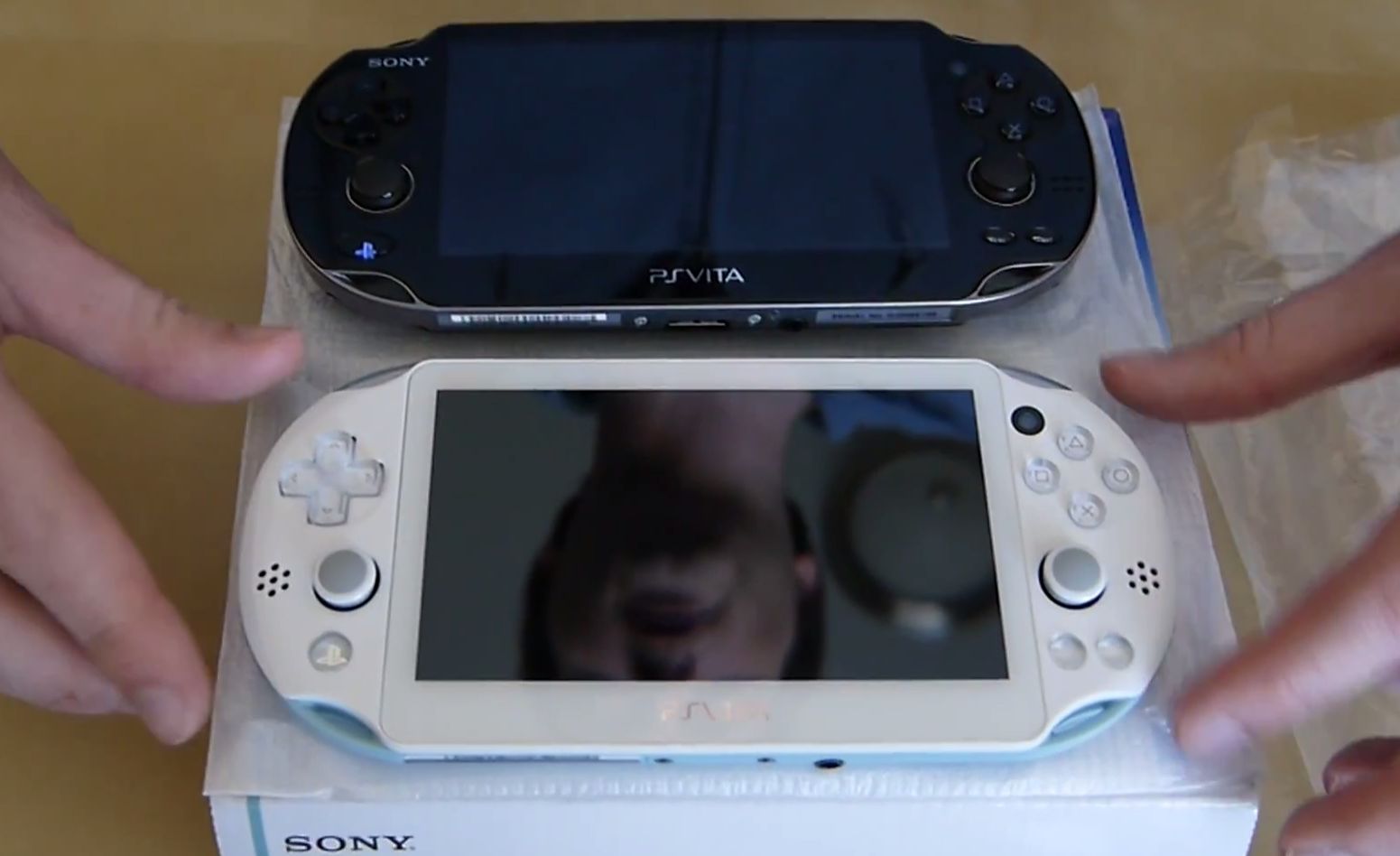 Check Out an In-Depth Comparison Between the New PCH-2000 PS Vita and