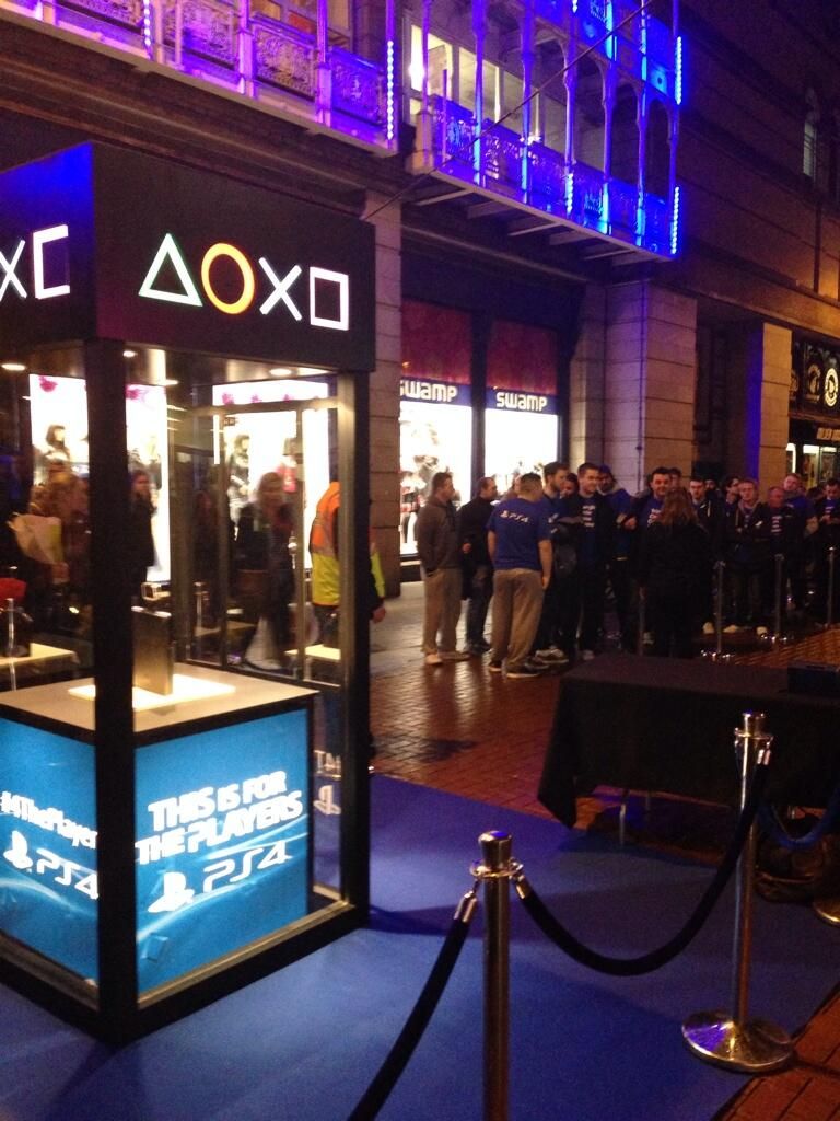 PS4 Launch Large Crowds and Queues Forming Up in Europe as Thousands