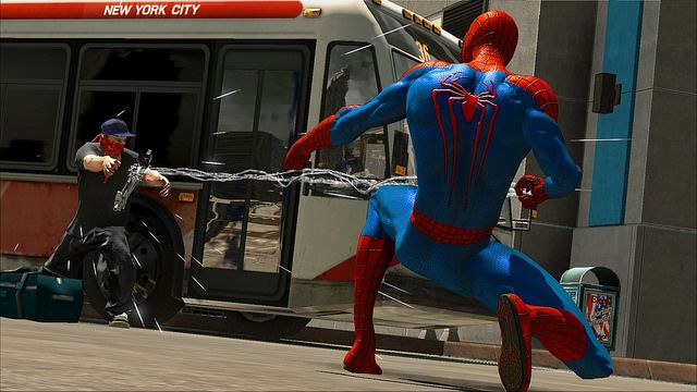 The Amazing Spider-Man 2 - Spidey Fighting Thug