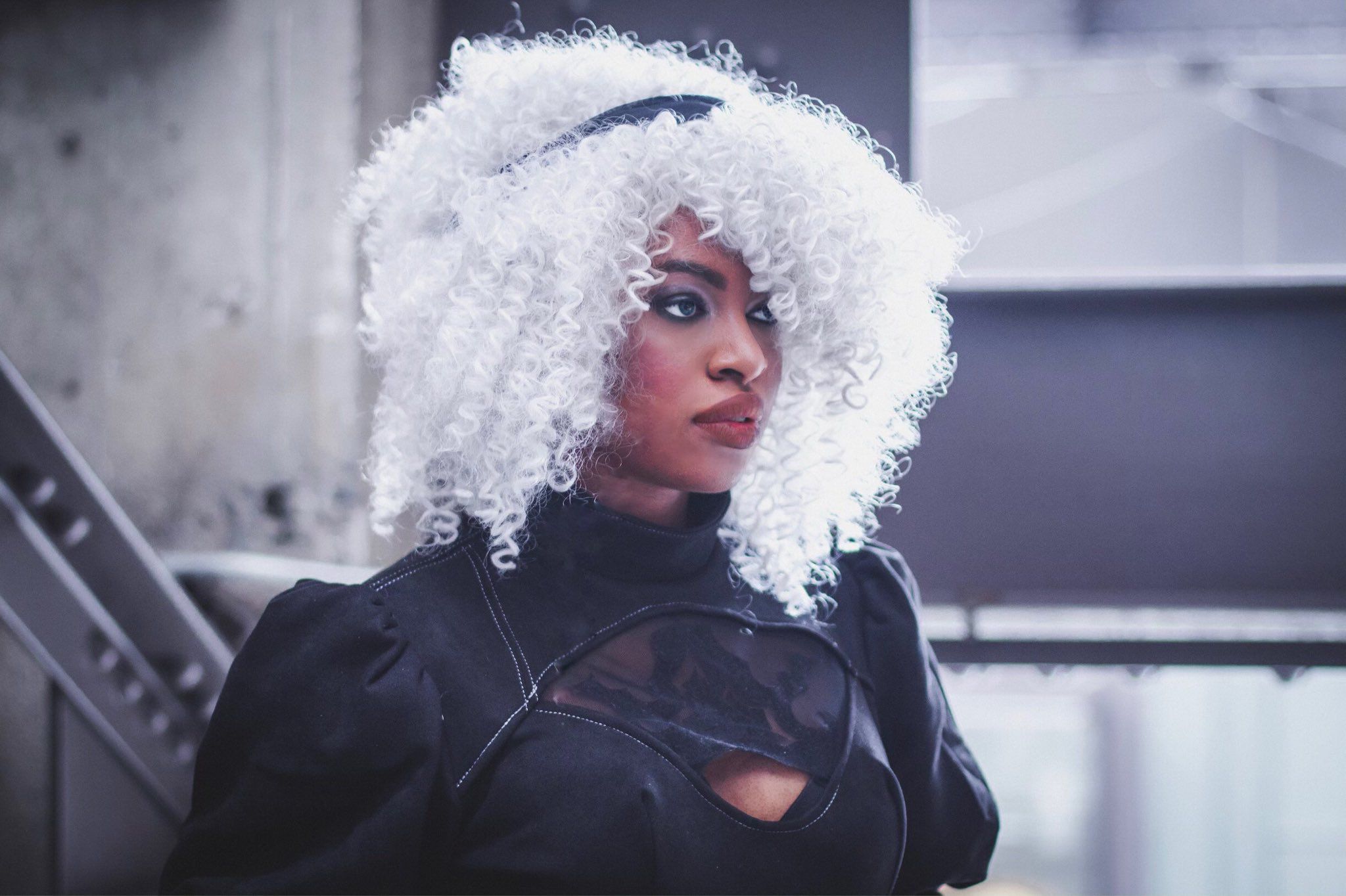 NieR: Automata Cosplay of 2B Adds Curly Haired Chic to a Fan Favorite