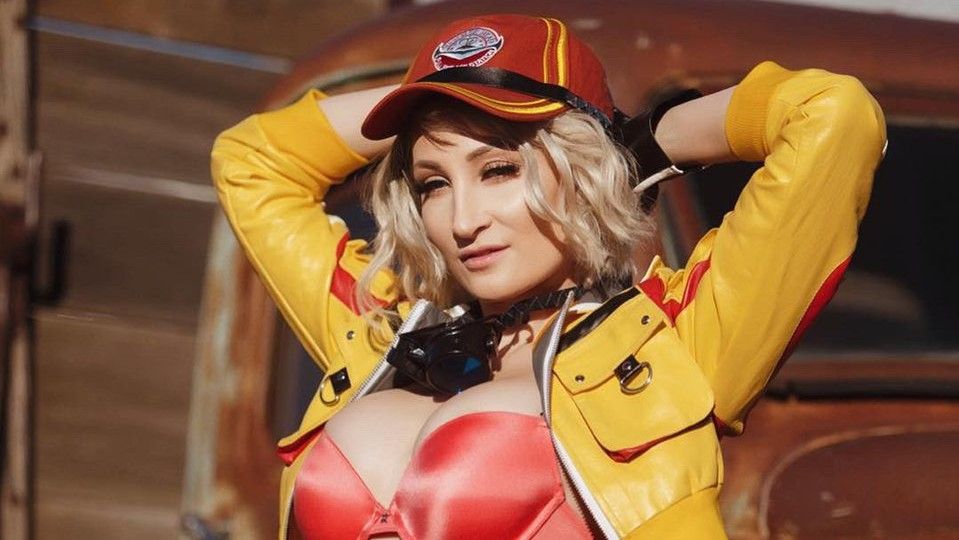 Final Fantasy 15 Cosplay Captures Cindy Aurum Working the Pump