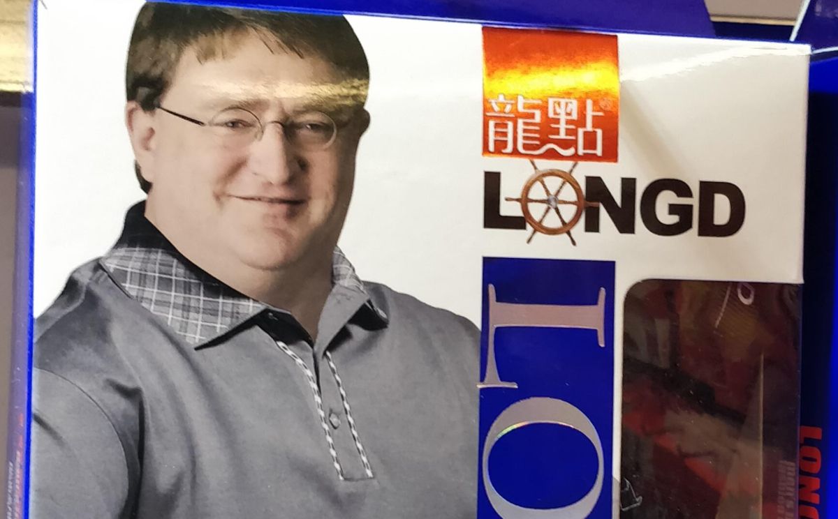 Gabe Newell's face is unintentionally promoting underwear in China