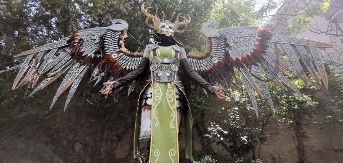 Let's Take a Moment to Appreciate This Valkyrie Cosplay from God of War