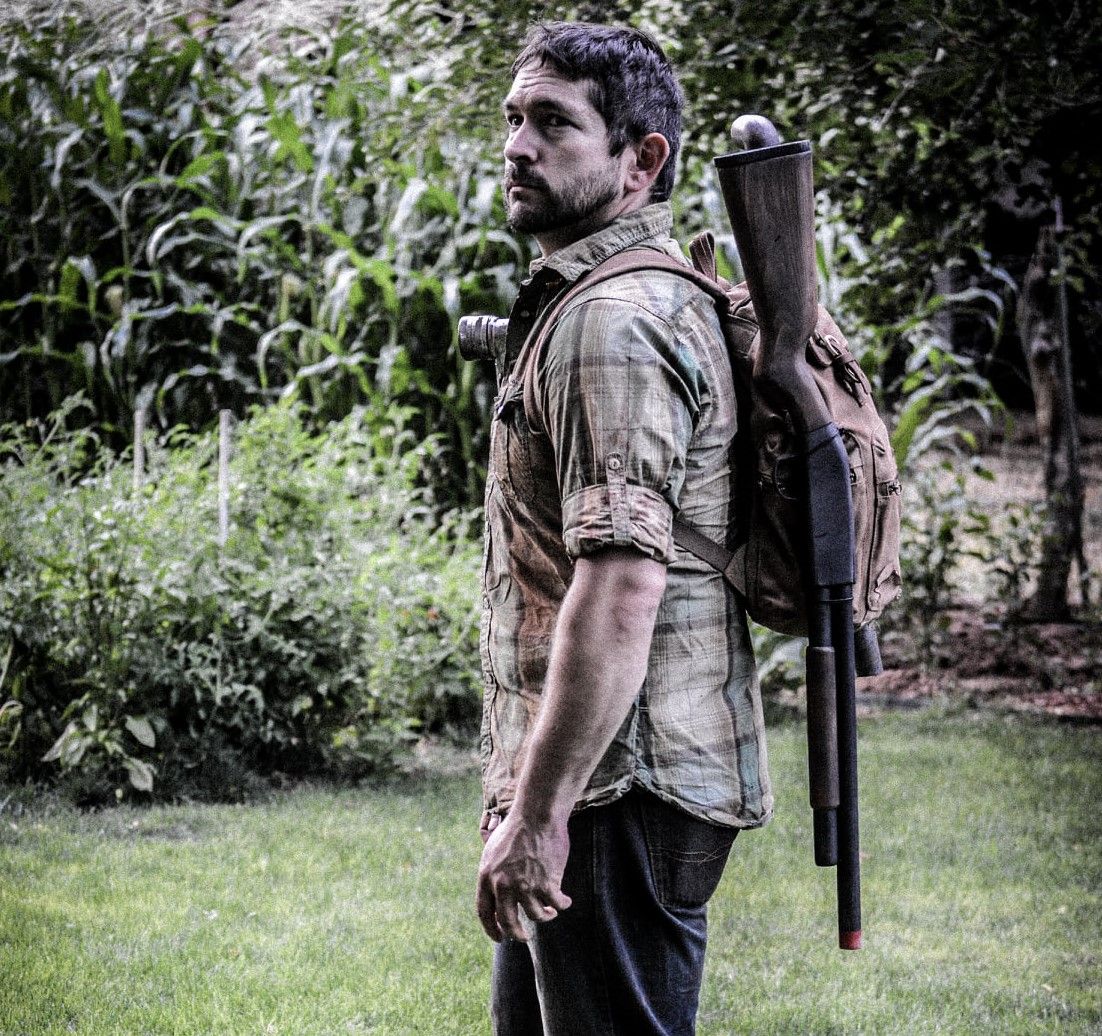 Haunting Of Bly Manor Star Shows Off The Last Of Us Joel Cosplay