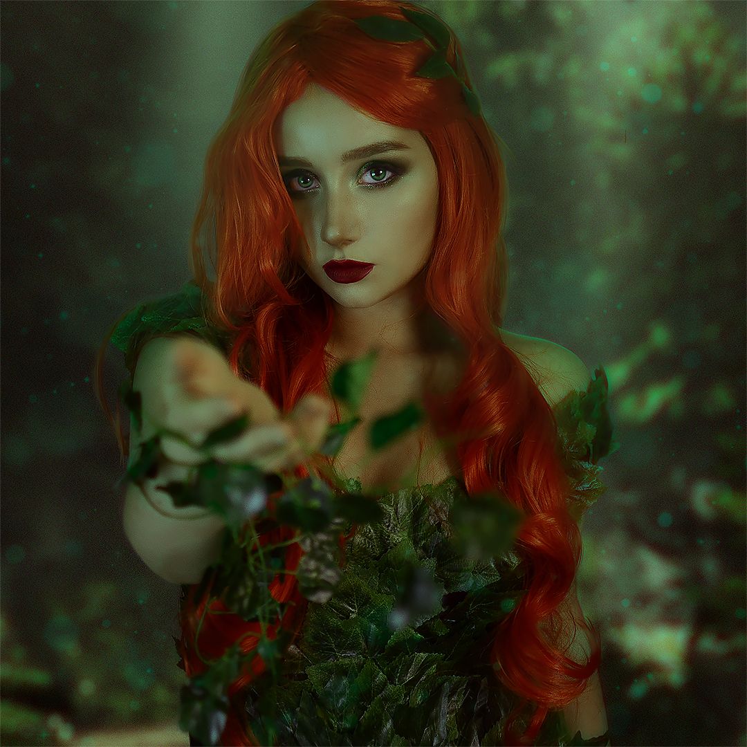 DC’s Poison Ivy Cosplay Is So Good It’ll Make You Green With Envy