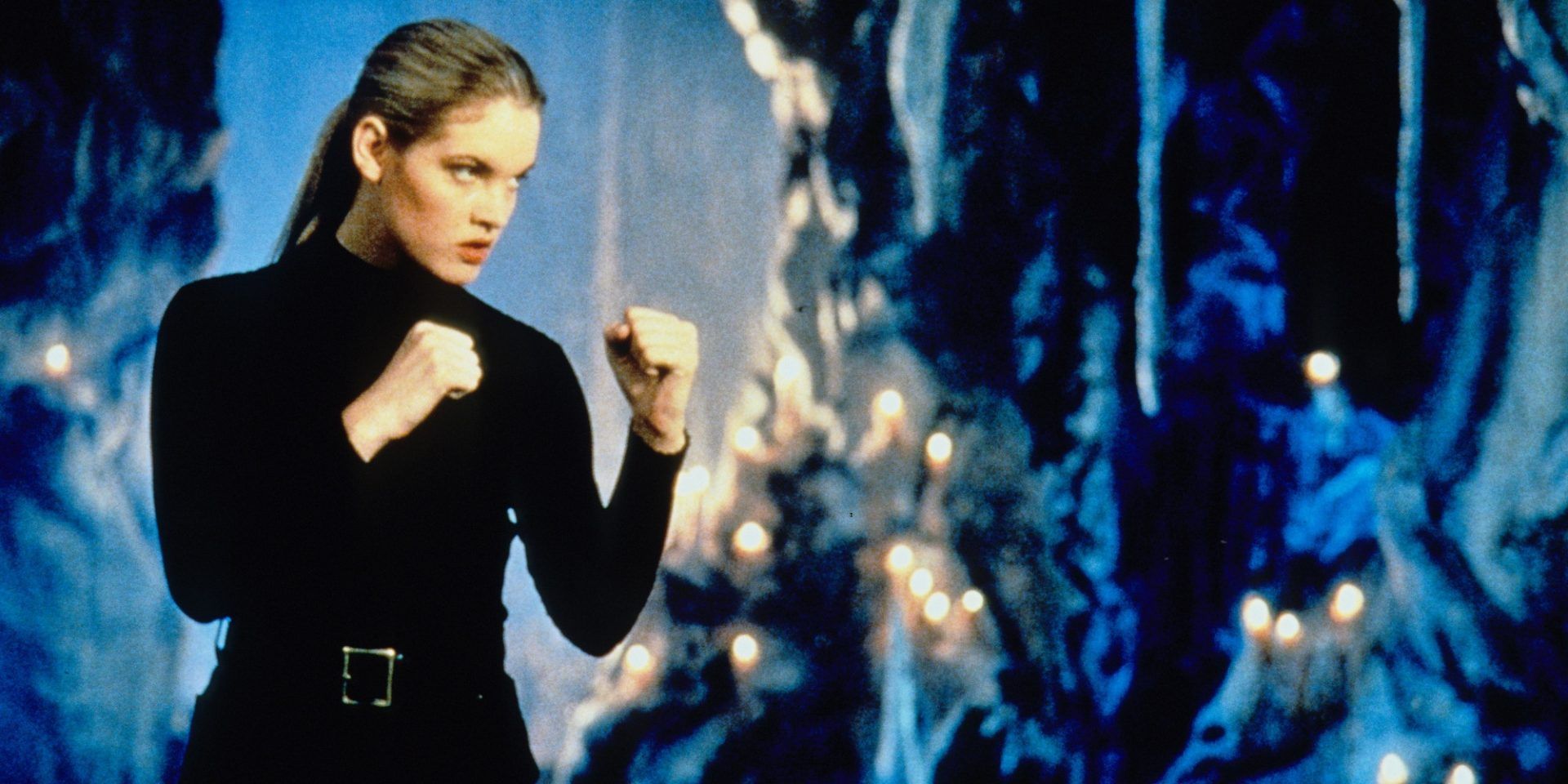 Bridgette Wilson-Sampras As Sonya Blade Puts Her Fists Up To Fight In 1995's Mortal Kombat 