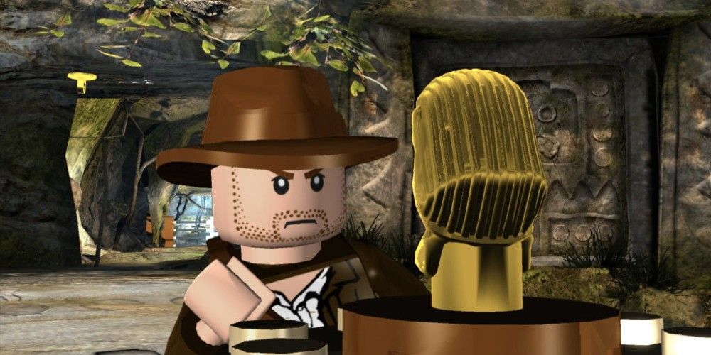 Lego Indiana Jones is about to grab an artifact