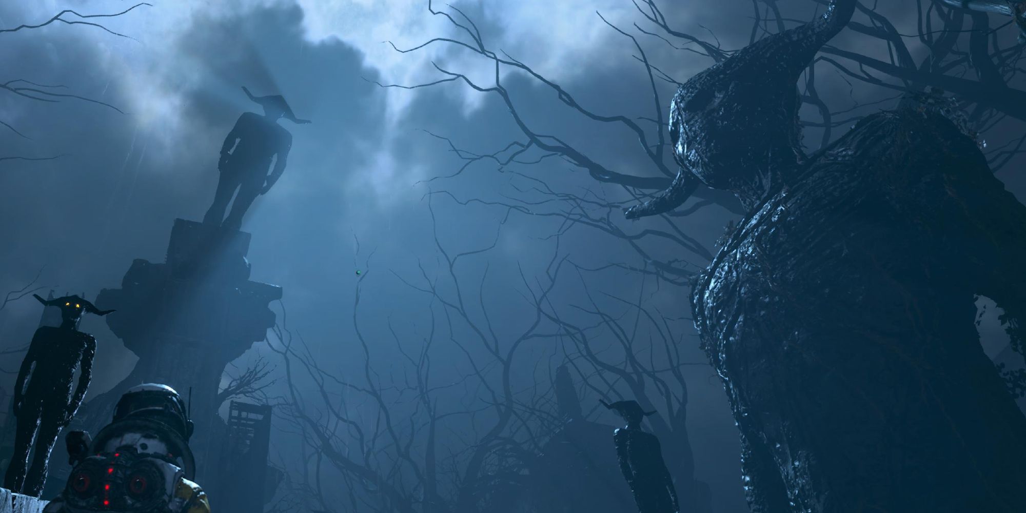 Gigantescas estatuas fantasmagóricas que regresan reflejadas en la pálida luz de la luna