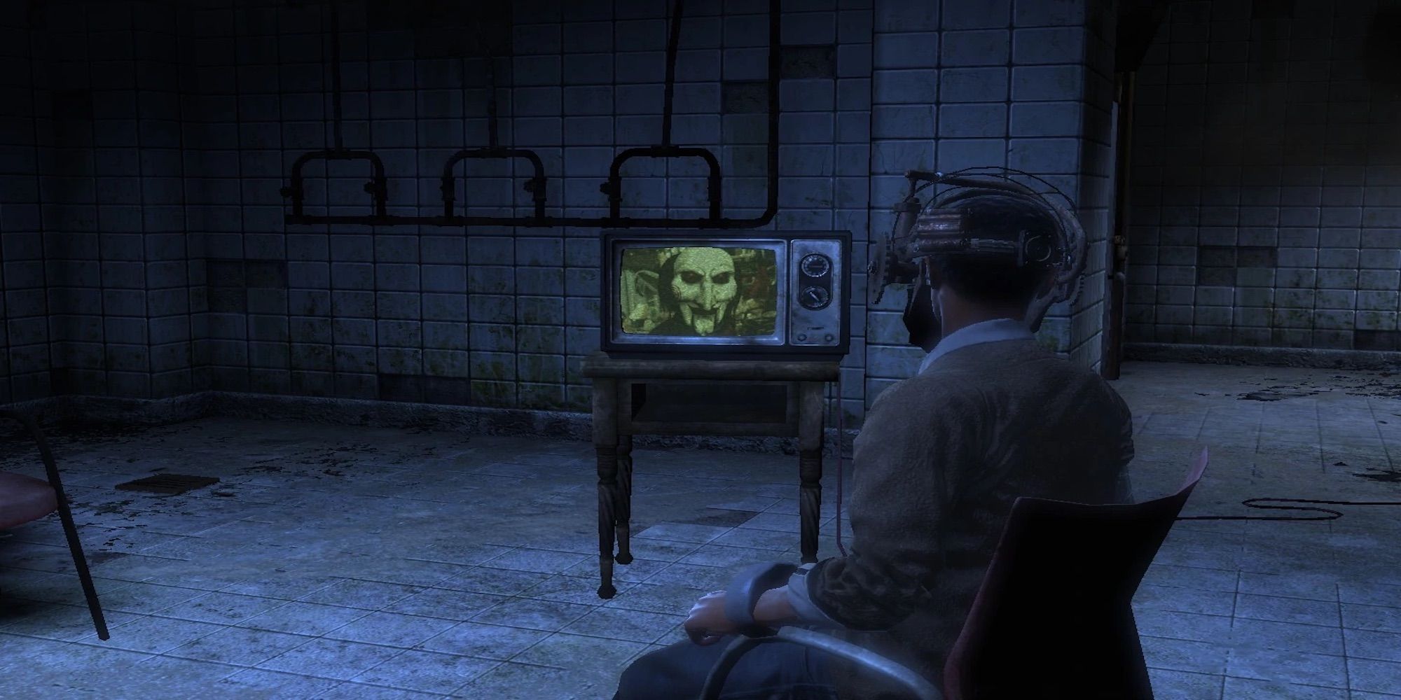 Tapp watching Jigsaw on TV (Saw: The Video Game)