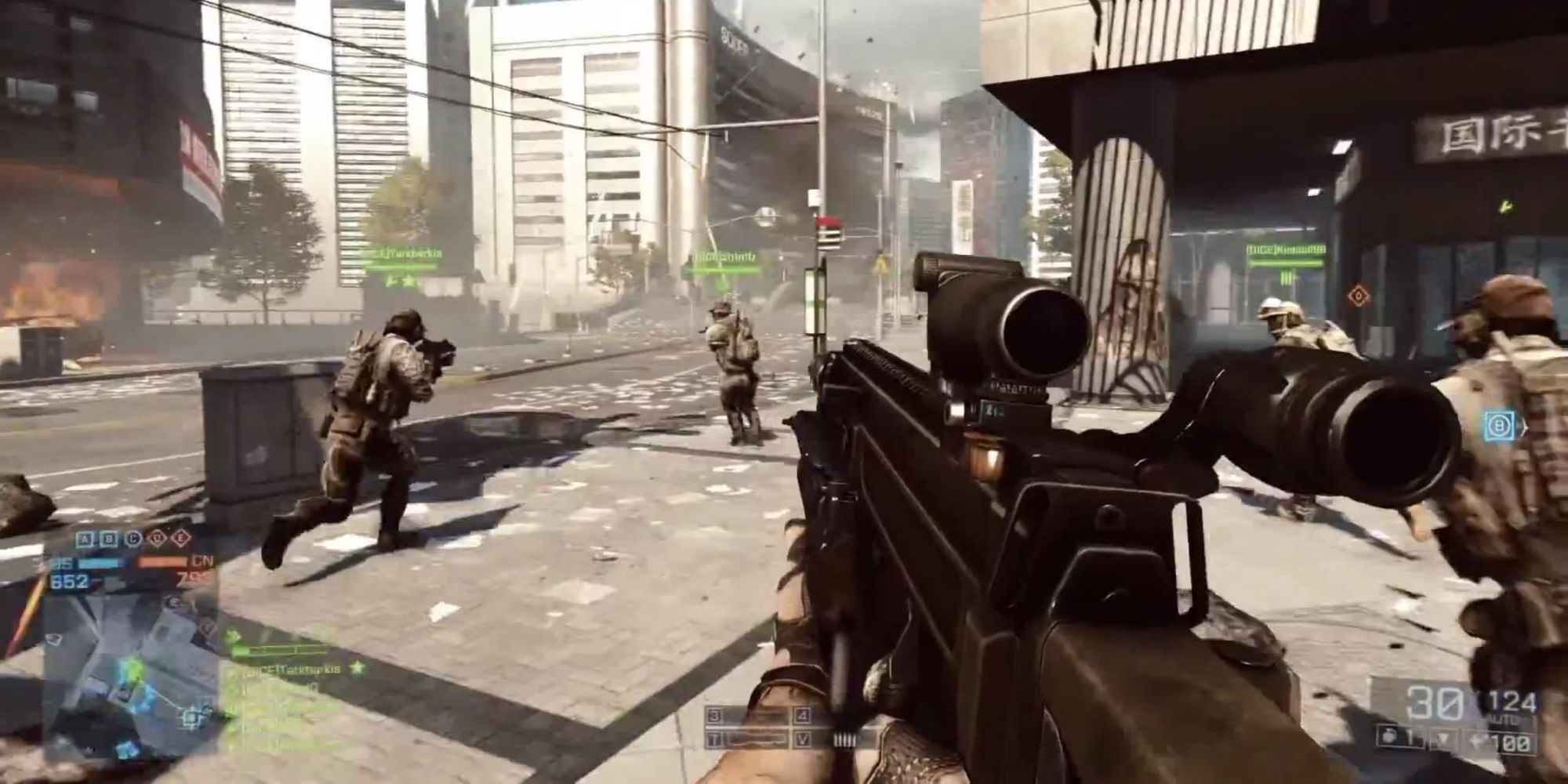 Battlefield 4 players spreading out in multiplayer match