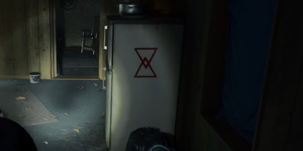 The Alan Wake 2 character found the symbol on the side of the fridge needed for the middle spot on the lock.