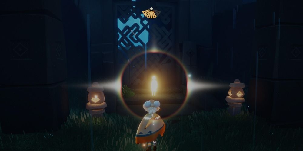 A Hidden Forest Winged Light in front of a door to the next area in Sky: Children of the Light.