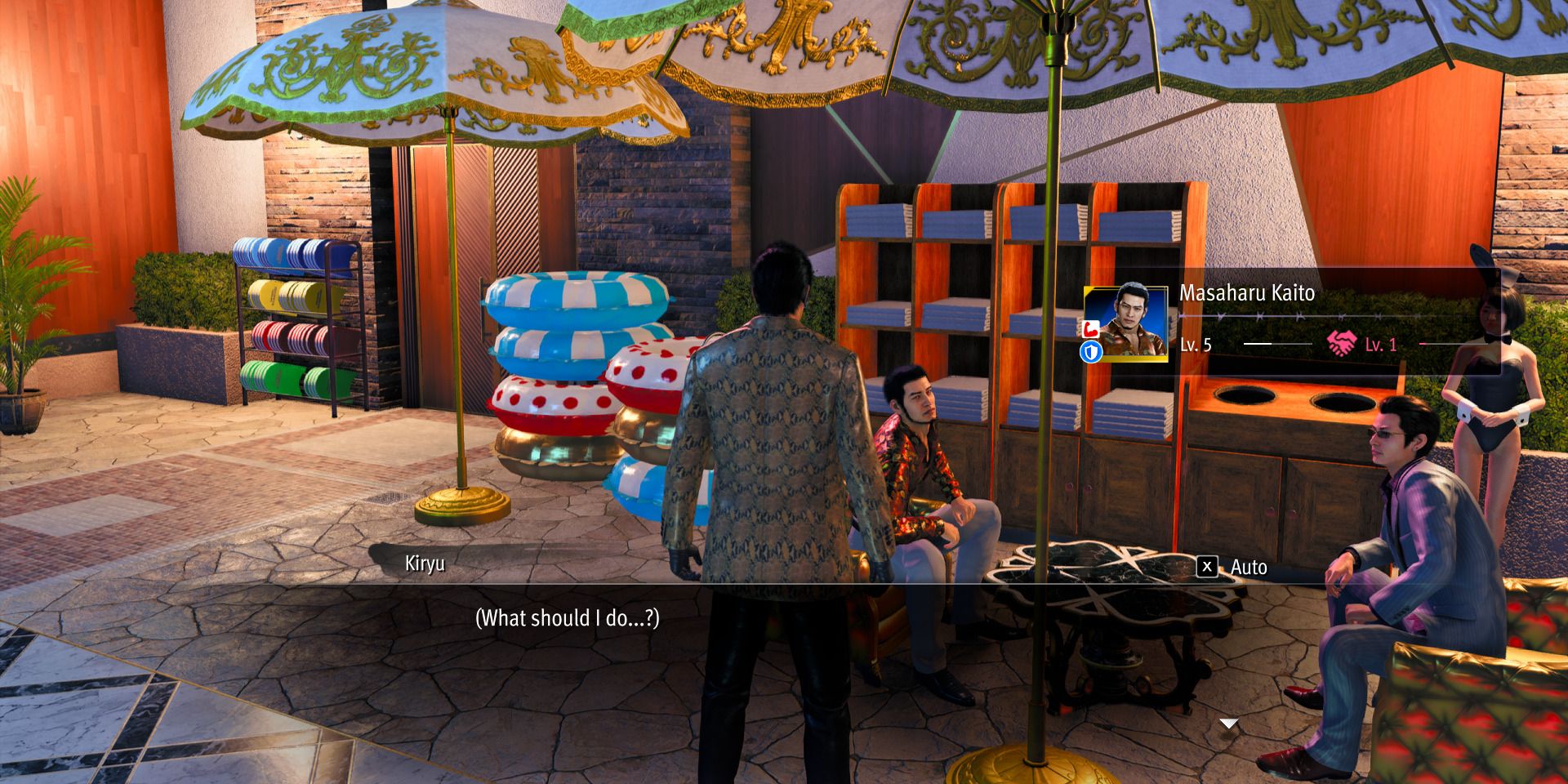 Image of Kiryu approaching the team member Kaito in Like a Dragon Gaiden: The Man Who Erased His Name.