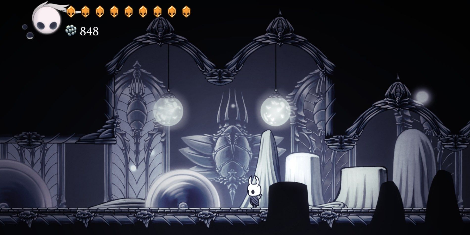 The Knight of Hollow Knight in a room with moving saws