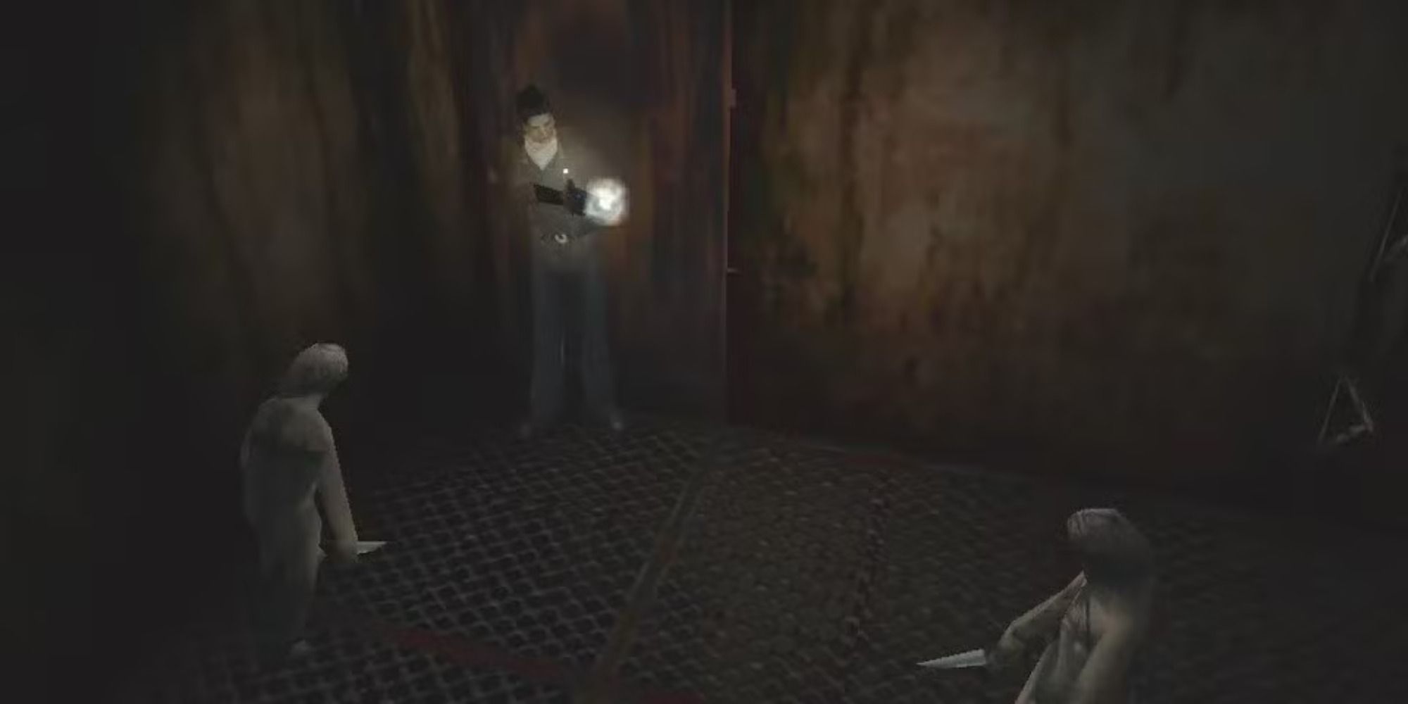 Silent Hill Harry in combat with enemies