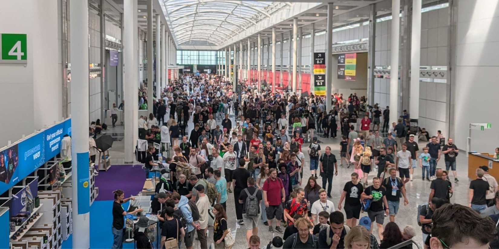 Gamescom Crowd 
